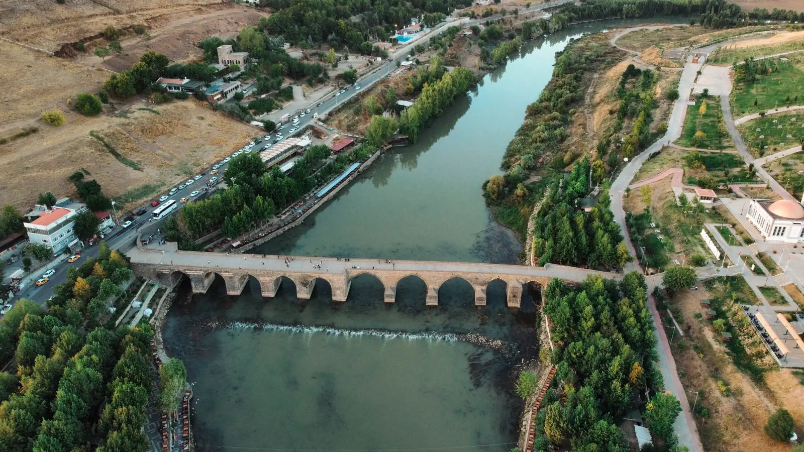 Diyarbakır — Dicle Nehri ve On Gözlü Köprü